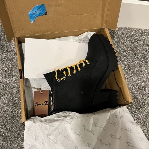 SEVEN7 Women's Flatiron Lug Sole Boots - Picture 5 of 13